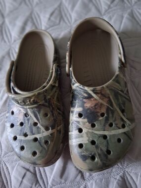 CROCS Kids Camo Slip-On sling back Clogs in Green and Brown size M3 W5